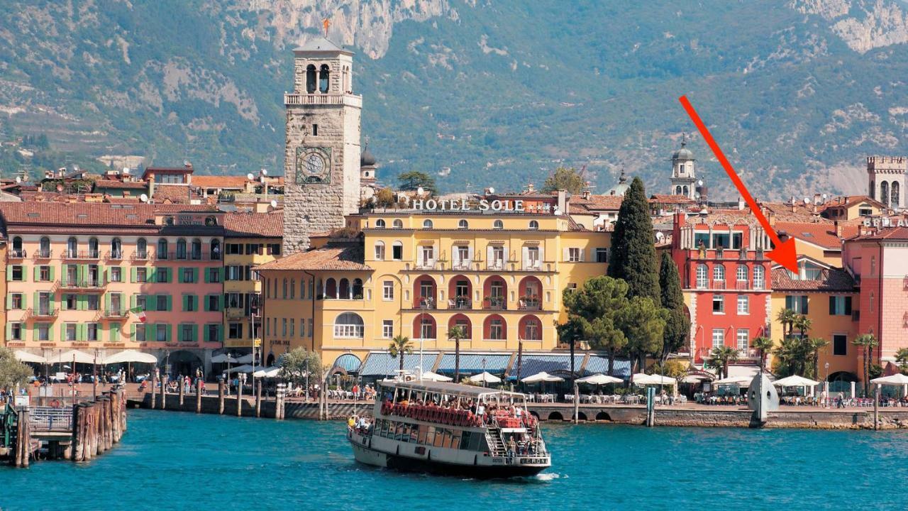 Queen Of The Lake Lägenhet Riva del Garda Exteriör bild